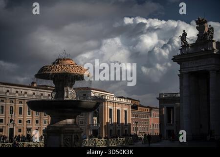 Cité du Vatican, Italie - 14 décembre 2023 : image de l'architecture et détails de l'extérieur et des environs de la basilique Pierre Banque D'Images