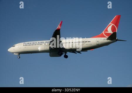 Avion Turkish Airlines débarquant Boeing 737-800 Banque D'Images
