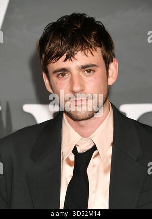 LOS ANGELES, CALIFORNIE - 11 NOVEMBRE : Charlie Rowe à la première de Jay Kelly de Netflix à Los Angeles au Théâtre égyptien d'Hollywood en novembre Banque D'Images