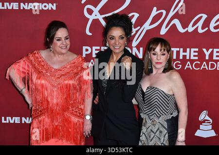 Isabel Lascuráin, Fernanda Meade et Mayte Lascuráin du groupe Pandora assistent au Gala de la personne de l’année 2025 de l’Académie latine d’enregistrement en l’honneur de Raphaël au Mandalay Bay Convention Center. Banque D'Images
