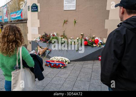 Paris, France. 13 novembre 2025. 13 novembre 2025 à Paris. Mémorial sur les lieux des attentats terroristes du 13 novembre 2015 - 13/11/2025 - France/Paris - Gilles Bader/le Pictorium crédit : LE PICTORIUM/Alamy Live News Banque D'Images