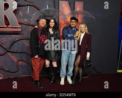 Leigh Francis et Jill carter (à gauche) ainsi que Jade Jones et Emma Bunton assistent à la projection spéciale Stranger Things 5 volume 1, à Odeon luxe, Leicester Square, Londres. Date de la photo : jeudi 13 novembre 2025. Banque D'Images