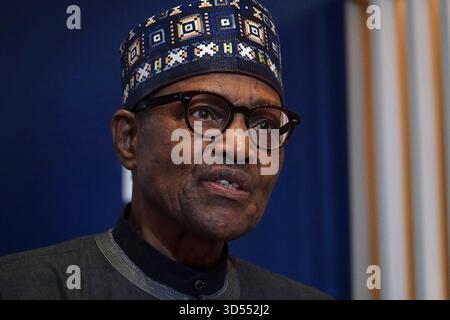 Washington, États-Unis d'Amérique. 16 décembre 2022. Le président nigérian Muhammadu Buhari écoute une question lors d’une discussion sur « l’état de la démocratie au Nigeria », à l’Institut américain de la paix, le 16 décembre 2022, à Washington, DC crédit : document distribué par l’Institut américain de la paix /Alamy Live News Banque D'Images