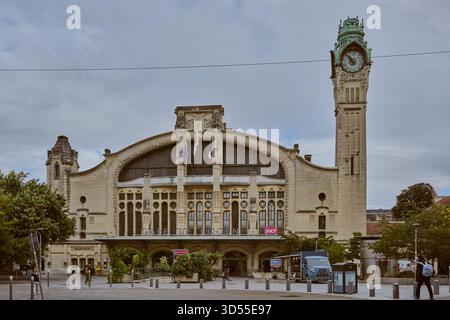 Rouen, Normandie, France - 23 septembre 2025 : Gare de Rouen-Rive-droite conçue par Adolphe Dervaux dans un style Art Nouveau tardif Banque D'Images