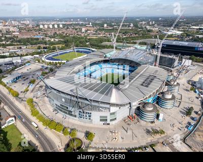 Vue aérienne du City of Manchester Stadium, actuellement connu sous le nom d'Etihad Stadium, domicile du Manchester City FC, Manchester, Royaume-Uni. Banque D'Images