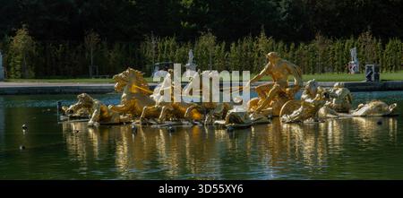 Fontaine Apollon dans les jardins du château de Versailles, France Banque D'Images