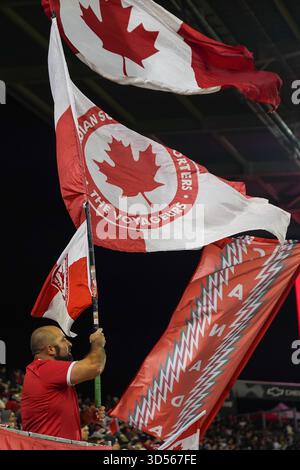 Toronto, Ontario, Canada. 13 novembre 2025. Les partisans du Canada appuient leur équipe lors du match amical international entre le Canada et l’Équateur au BMO Filed. Le 13 novembre 2025 à Toronto (Ontario). (Crédit image : © Leonardo Ramirez/eyepix via ZUMA Press Wire) USAGE ÉDITORIAL SEULEMENT ! Non destiné à UN USAGE commercial ! Banque D'Images