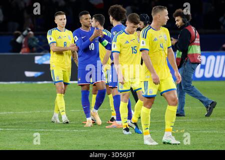 Paris, France. 13 novembre 2025. La joie de fin de la France après le match qualificatif de la Coupe du monde de football 2026, France vs Ukraine au stade du Parc des Princes, Paris, France le 13 novembre 2025. Photo de Henri Szwarc/ABACAPRESS.COM crédit : Abaca Press/Alamy Live News Banque D'Images