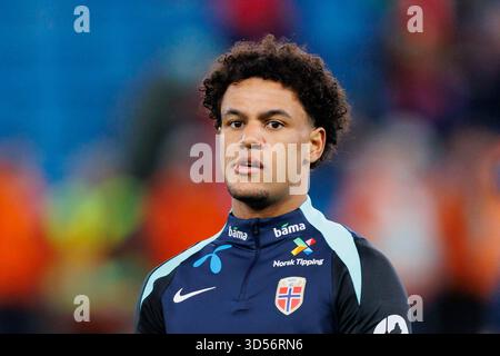 Oslo, Norvège. 13 novembre 2025. Oscar Bobb, norvégien, a vu s'échauffer pour le match de qualification pour la Coupe du monde 2026 entre la Norvège et l'Estonie au stade Ullevaal à Oslo. Crédit : Gonzales photo/Alamy Live News Banque D'Images