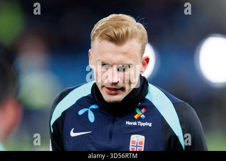 Oslo, Norvège. 13 novembre 2025. Sondre Langaas, de Norvège, a vu s'échauffer pour le match de qualification pour la Coupe du monde 2026 entre la Norvège et l'Estonie au stade Ullevaal à Oslo. Crédit : Gonzales photo/Alamy Live News Banque D'Images