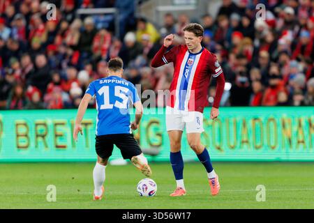 Oslo, Norvège. 13 novembre 2025. Sander Berge (8), de Norvège, vu lors du match de qualification pour la Coupe du monde 2026 entre la Norvège et l'Estonie au stade Ullevaal à Oslo. Crédit : Gonzales photo/Alamy Live News Banque D'Images