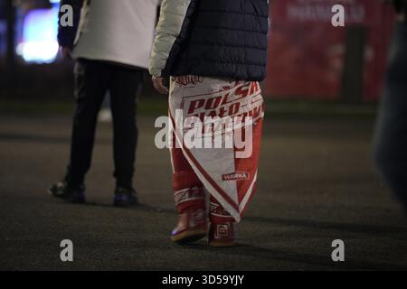 Varsovie, Pologne. 14 novembre 2025. Les supporters polonais et néerlandais sont vus au stade national PGE de Varsovie, en Pologne, le 14 novembre 2025 avant le match de qualification de la Coupe du monde de la FIFA. (Photo de Jaap Arriens/Sipa USA) crédit : Sipa USA/Alamy Live News Banque D'Images