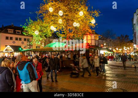Weihnachtsmarkt in Essen-Steele, startet schon Anfang November, Gilt als der zeitlich längste Weihnachtsmarkt in NRW, Essen NRW, Deutschland, Essen-Steele *** marché de Noël à Essen Steele, commence début novembre, est considéré comme le plus long marché de Noël de NRW, Essen NRW, Allemagne, Essen Steele Banque D'Images