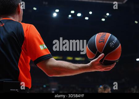 Arbitre de l'Euroleague lors de l'EA7 Emporio Armani Milano vs Olympiakos Pireus, match de basket-ball Euroleague à Assago (mi), Italie, le 14 novembre 2025 Banque D'Images
