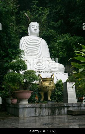 Statue de Dame Bouddha à la pagode Linh Ung, montagnes de marbre, Vietnam Banque D'Images