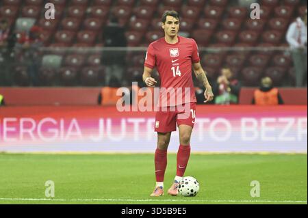 Varsovie, Pologne. 14 novembre 2025. Jakub Kiwior (POL) lors du match de qualification pour la Coupe du monde de la FIFA 2026 opposant la Pologne aux pays-Bas au stade national de Varsovie, Pologne, le 14 novembre 2025 crédit : Agence photo indépendante/Alamy Live News Banque D'Images