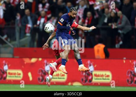 Varsovie, Pologne. 14 novembre 2025. Memphis Depay des pays-Bas lors de la Coupe du monde FIFA 2026, qualifications, match de football du Groupe G entre la Pologne et les pays-Bas le 14 novembre 2025 au stade PGE Narodowy à Varsovie, Pologne - photo Piotr Matusewicz/DPPI crédit : DPPI Media/Alamy Live News Banque D'Images