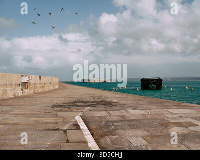 Batterie de 100mmTR de la digue de Querqueville, Cherbourg-en-Cotentin, France eu Banque D'Images