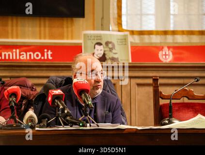 Milan, Italie. 15 novembre 2025. MILANO 15 novembre conferenza stampa per la liberazione di Alberto subito per Alberto Trentini con Giuseppe Giulietti, presidente dell'Associazione Articolo 21 Credit : LaPresse/Alamy Live News Banque D'Images