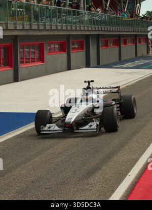 Journée historique de Minardi 2025. Piergiorgio Rotter McLaren MP4/15 réplique Banque D'Images