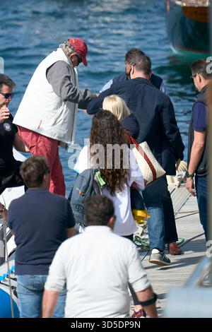 Le roi Juan Carlos d'Espagne à bord du bateau Cristina après le premier jour de la troisième série de la Coupe d'Espagne du 6 mètres au Sanxenxo Royal Yacht Club le 20 mai 2022 à Sansenxo, Espagne. Après près de deux ans d'exil aux Emirats Arabes Unis suite à une série de scandales financiers, l'ancien roi d'Espagne fait son premier voyage de retour en Espagne, lors d'une brève visite qui a suscité de nombreuses critiques.Sansenxo.Espagne. 20220520,. Le roi Juan Carlos d'Espagne assiste à la troisième série de la Coupe d'Espagne 6 mètres jour 1 au Sanxenxo Royal Yacht Club le 20 mai 2022 à Sansenxo, Espagne. Après près de deux ans d'exil Banque D'Images