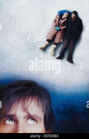 JIM CARREY ET KATE WINSLET DANS ETERNAL SUNSHINE OF THE SPOTLESS MIND (2004), RÉALISÉ PAR MICHEL GONDRY. Crédit : FOCUS FEATURES / album Banque D'Images