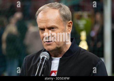 Varsovie, Pologne. 15 novembre 2025. Le premier ministre polonais DONALD TUSK vu lors d'une conférence de presse lors de la finale de la coupe du STADE Z ORLIKA NA. Banque D'Images