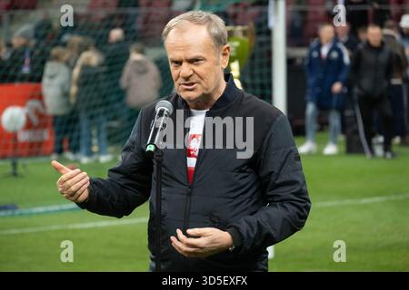Varsovie, Pologne. 15 novembre 2025. Le premier ministre polonais DONALD TUSK vu lors d'une conférence de presse lors de la finale de la coupe du STADE Z ORLIKA NA. Banque D'Images