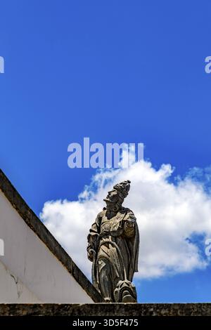 Sculpture de l'un des prophètes bibliques réalisée par Aleijadinho dans la ville de Congonhas et l'un des meilleurs symboles de l'art baroque au Brésil Banque D'Images