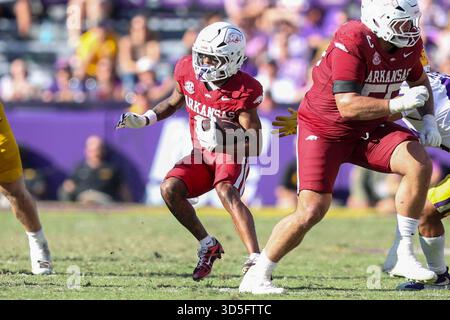 Baton Rouge, États-Unis. 15 novembre 2025. Arkansas Razorbacks Running Back Braylen Russell (0) se précipitent pour un peu de distance lors d'un match de football universitaire de la Southeastern Conference le samedi 15 novembre 2025 au Tiger Stadium de Baton Rouge, en Louisiane. (Photo de Peter G. Forest/Sipa USA) crédit : Sipa USA/Alamy Live News Banque D'Images