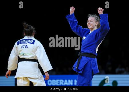 Zagreb, Croatie. 15 novembre 2025. ZAGREB, CROATIE - 15 NOVEMBRE : IVA Oberan, de Croatie, gagne contre Carlotta Avanzato, d'Italie, dans le match féminin des -63kg pour la médaille de bronze lors du jour 2 du Grand Prix de Judo Zagreb 2025 à l'Arena Zagreb le 15 novembre 2025 à Zagreb, Croatie. Photo : Igor Kralj/PIXSELL crédit : Pixsell/Alamy Live News Banque D'Images