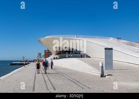 Belem, Lisbonne, Portugal, aile moderne du Musée MAAT d'architecture d'art et de technologie à côté du fleuve Tage, Europe Banque D'Images
