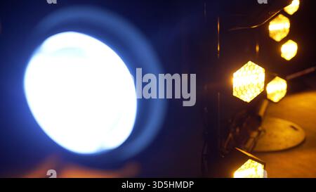 Éclairage de scène de concert abstrait avec effet bokeh doré Banque D'Images