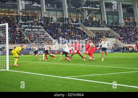 Luxembourg, Luxembourg. 14 novembre 2025. Anthony Moris du Luxembourg Adulai Djabi Embalo du Luxembourg Dirk Carlson du Luxembourg Seid Korac du Luxembourg concourent pour le ballon, tackling, duel, header, zweikampf, action, lutte contre Nick Woltemade d'Allemagne Malick Thiaw d'Allemagne Waldemar Anton d'Allemagne Felix Nmecha d'Allemagne dans le match de qualification de la Coupe du monde de la FIFA 2026 LUXEMBOURG - ALLEMAGNE 0-2 dans la saison 2025/2026 le 14 novembre 2025 au Luxembourg. Photographe : ddp images/STAR-images crédit : ddp Media GmbH/Alamy Live News Banque D'Images