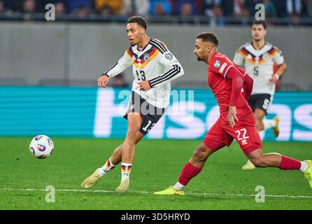 Luxembourg, Luxembourg. 14 novembre 2025. Felix Nmecha d'Allemagne concurrencer pour le ballon, tackling, duel, header, zweikampf, action, lutte contre Marvin Martins du Luxembourg dans le match de qualification de la Coupe du monde de la FIFA 2026 LUXEMBOURG - ALLEMAGNE 0-2 dans la saison 2025/2026 le 14 novembre 2025 au Luxembourg. Photographe : ddp images/STAR-images crédit : ddp Media GmbH/Alamy Live News Banque D'Images