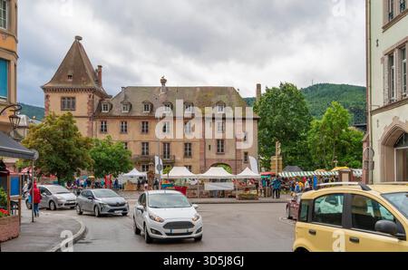 Impression de Munster, commune du département du Haut-Rhin à Grand est dans le nord-est de la France Banque D'Images