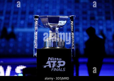 Torino, Italie. 16 novembre 2025. Trophée avant le double match de tennis final de l'ATP World Tour finals à l'Inalpi Arenain Turin, Italie - dimanche 16 novembre 2025. Sport - . (Photo de Marco Alpozzi/Lapresse) crédit : LaPresse/Alamy Live News Banque D'Images