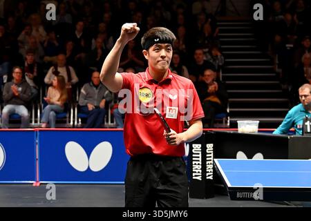 TTBL 8. Spieltag Borussia Duesseldorf - TTC Schwalbe Bergneustadt am 16.11.2025 im Arag CenterCourt in Duesseldorf Dang Qiu ( Duesseldorf ) Foto : Revierfoto crédit : ddp Media GmbH/Alamy Live News Banque D'Images