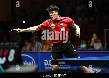 TTBL 8. Spieltag Borussia Duesseldorf - TTC Schwalbe Bergneustadt am 16.11.2025 im Arag CenterCourt in Duesseldorf Dang Qiu ( Duesseldorf ) Foto : Revierfoto crédit : ddp Media GmbH/Alamy Live News Banque D'Images