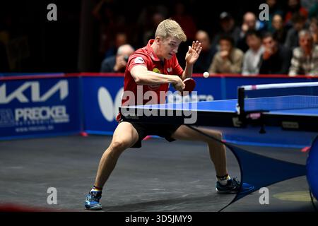 TTBL 8. Spieltag Borussia Duesseldorf - TTC Schwalbe Bergneustadt am 16.11.2025 im Arag CenterCourt in Duesseldorf Anton Kaellberg ( Duesseldorf ) Foto : Revierfoto crédit : ddp Media GmbH/Alamy Live News Banque D'Images