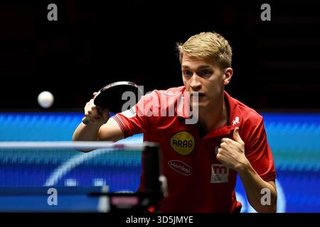 TTBL 8. Spieltag Borussia Duesseldorf - TTC Schwalbe Bergneustadt am 16.11.2025 im Arag CenterCourt in Duesseldorf Anton Kaellberg ( Duesseldorf ) Foto : Revierfoto crédit : ddp Media GmbH/Alamy Live News Banque D'Images