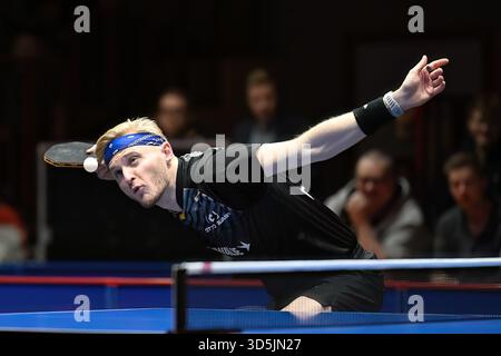 TTBL 8. Spieltag Borussia Duesseldorf - TTC Schwalbe Bergneustadt am 16.11.2025 im Arag CenterCourt in Duesseldorf Romain Ruiz ( Bergneustadt ) Foto : Revierfoto crédit : ddp Media GmbH/Alamy Live News Banque D'Images