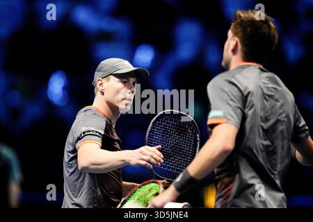 Torino, Italie. 15 novembre 2025. Les britanniques Henry Patten et FinlandÕs Harri Heliovaara lors de leur double finale de tennis de l'ATP World Tour finals contre les britanniques Joe Salisbury et Neal Skupski à l'Inalpi Arenain Turin, Italie - dimanche 16 novembre 2025. Sport - . (Photo de Marco Alpozzi/Lapresse) crédit : LaPresse/Alamy Live News Banque D'Images