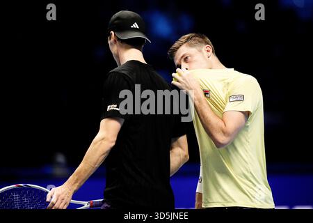 Torino, Italie. 15 novembre 2025. Joe Salisbury et Neal Skupski, de Grande-Bretagne, lors de leur double finale de tennis de l'ATP World Tour finals contre Henry Patten et FinlandÕs Harri Heliovaara à l'Inalpi Arenain Turin, Italie - dimanche 16 novembre 2025. Sport - . (Photo de Marco Alpozzi/Lapresse) crédit : LaPresse/Alamy Live News Banque D'Images