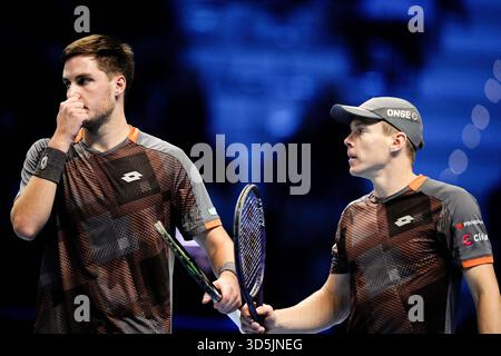 Torino, Italie. 15 novembre 2025. Les britanniques Henry Patten et FinlandÕs Harri Heliovaara lors de leur double finale de tennis de l'ATP World Tour finals contre les britanniques Joe Salisbury et Neal Skupski à l'Inalpi Arenain Turin, Italie - dimanche 16 novembre 2025. Sport - . (Photo de Marco Alpozzi/Lapresse) crédit : LaPresse/Alamy Live News Banque D'Images