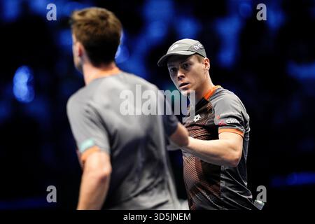 Torino, Italie. 15 novembre 2025. Les britanniques Henry Patten et FinlandÕs Harri Heliovaara lors de leur double finale de tennis de l'ATP World Tour finals contre les britanniques Joe Salisbury et Neal Skupski à l'Inalpi Arenain Turin, Italie - dimanche 16 novembre 2025. Sport - . (Photo de Marco Alpozzi/Lapresse) crédit : LaPresse/Alamy Live News Banque D'Images