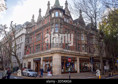 Londres, Royaume-Uni. 9 novembre 2025. Librairie Waterstones à Gower Street à côté de l'Université de Londres. Crédit : Vuk Valcic/Alamy Banque D'Images