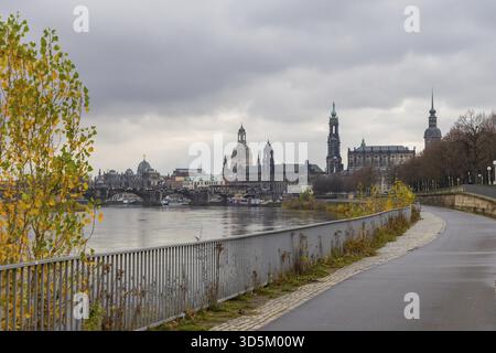 Horizon de Dresde vu de la nouvelle terrasse Auis, Dresde, Saxe, Allemagne Banque D'Images