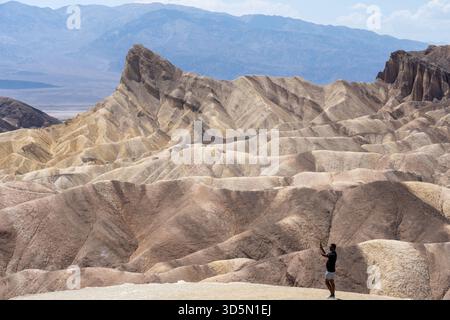 Vue de Zabriskie point dans le parc national de Death Valley en Californie, États-Unis. Banque D'Images