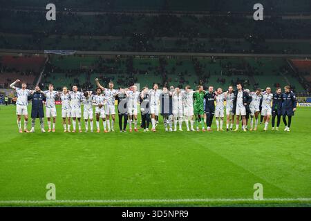 Milan, Italie. 16 novembre 2025. Les joueurs de Norvège célèbrent après lors du match des qualifications européennes de la Coupe du monde 2026 entre l'Italie et la Norvège à Milan, Italie, le 16 novembre 2025. Crédit : Alberto Lingria/Xinhua/Alamy Live News Banque D'Images